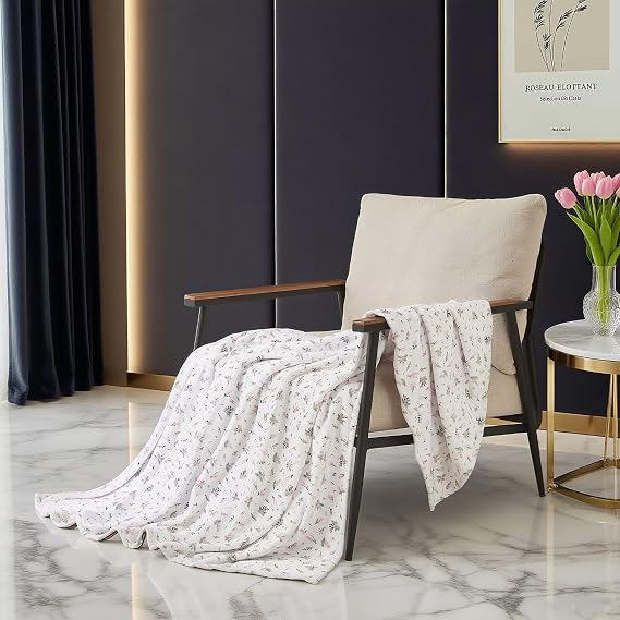 Aesthetic Fleece Flannel Twin Blanket for Bedroom Bed Couch Sofa Chair Comfy Thin Blankets for Home Decor White Super Soft Cozy Warm Lightweight Fluffy Cloud Minky Floral Blanket